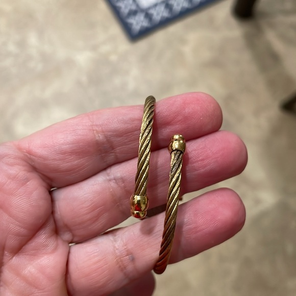 Gucci Bangle Watch 20471L Quartz - Picture 9 of 14